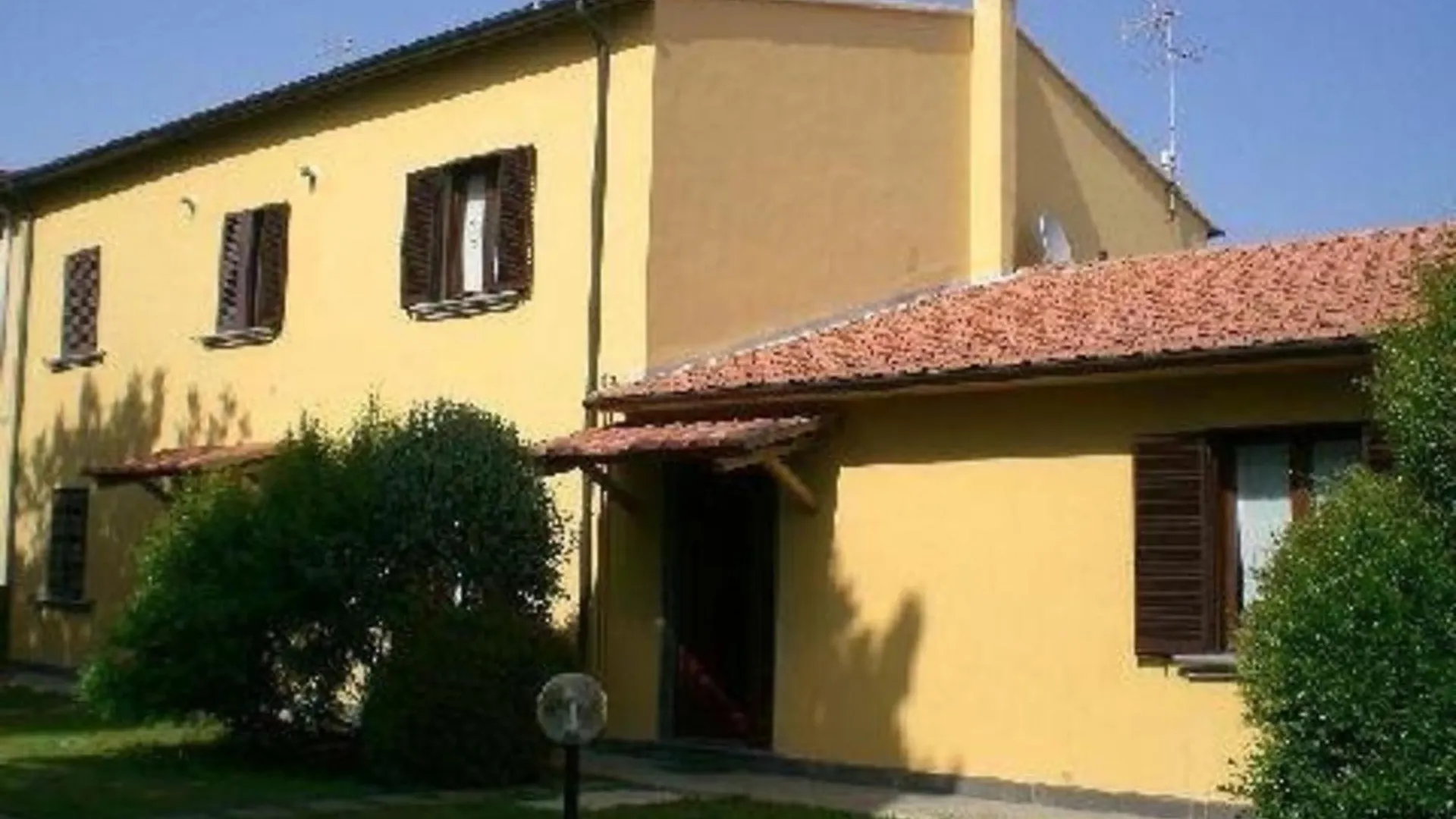 Schoene Wohnung Mit Garten In Cecina Cecina  Cecina (Livorno)