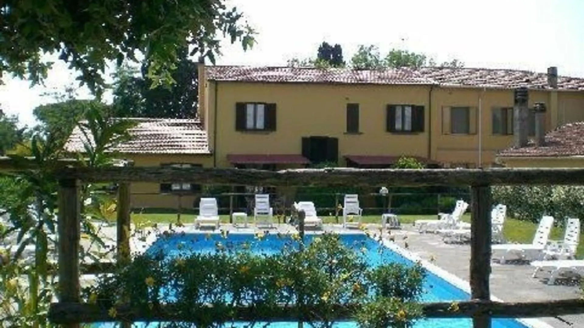 Apartment Schoene Wohnung Mit Garten In Cecina Cecina