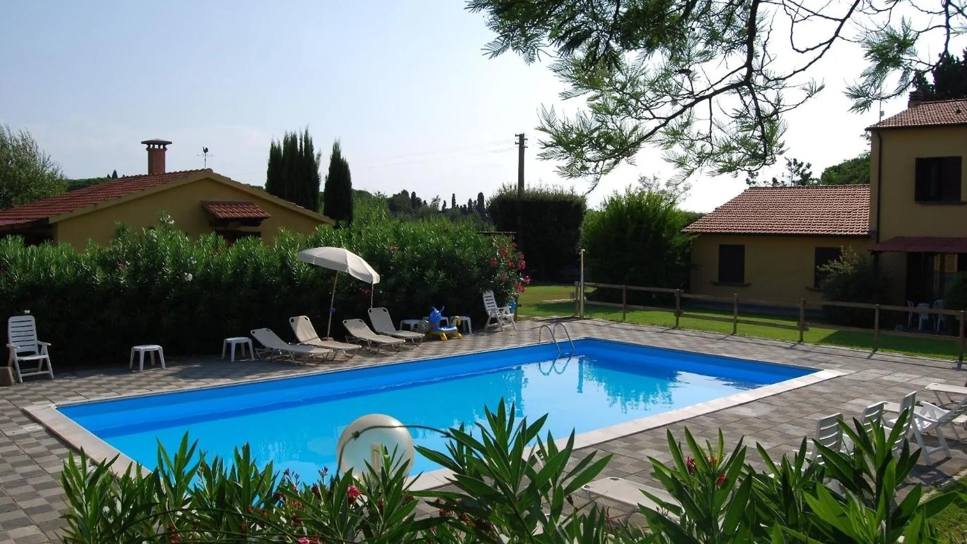Schoene Wohnung Mit Garten In Cecina Cecina