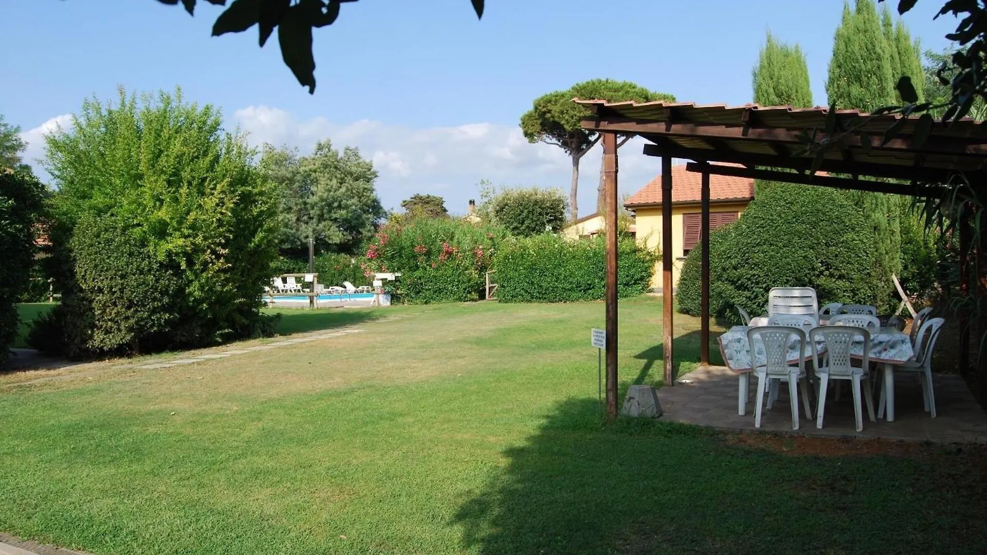 Apartment Schoene Wohnung Mit Garten In Cecina Cecina  Italy